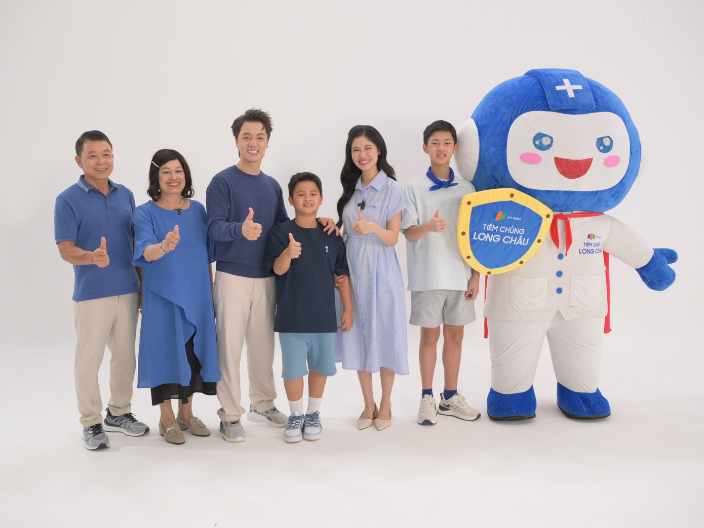 Gia đình hạnh phúc của ca sĩ Đăng Khôi và Thủy Anh