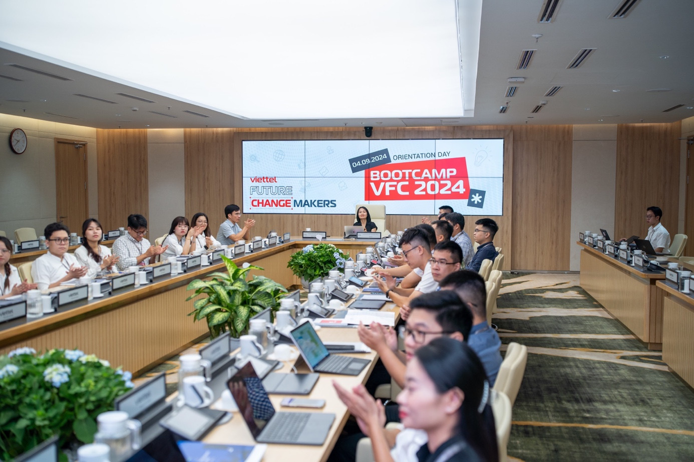 Các quản trị viên tập sự được đào tạo chuyên sâu bởi đội ngũ chuyên môn cấp cao và chuyên gia quốc tế trong suốt 18 tháng chương trình. Ảnh: Viettel Future Change Makers Các quản trị viên tập sự được đào tạo chuyên sâu bởi đội ngũ chuyên môn cấp cao và chuyên gia quốc tế trong suốt 18 tháng chương trình. Ảnh: Viettel Future Change Makers