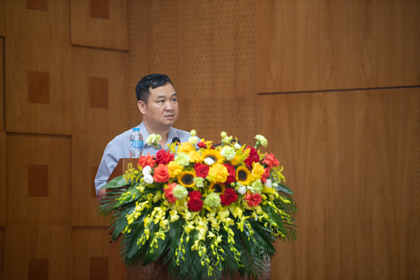 TS.BS Phan Thảo Nguyên, Phó Giám đốc Bệnh viện E kiêm Phụ trách điều hành Trung tâm Tim mạch, đại diện đội ngũ y bác sĩ, phát biểu tại chương trình.