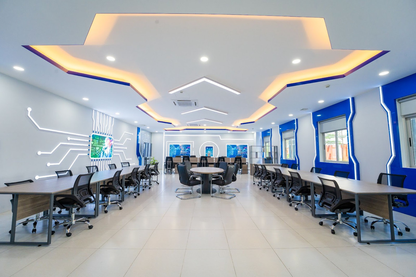 Không gian AI Lab – môi trường thực hành dành cho sinh viên ngành Trí tuệ nhân tạo. Không gian AI Lab – môi trường thực hành dành cho sinh viên ngành Trí tuệ nhân tạo.