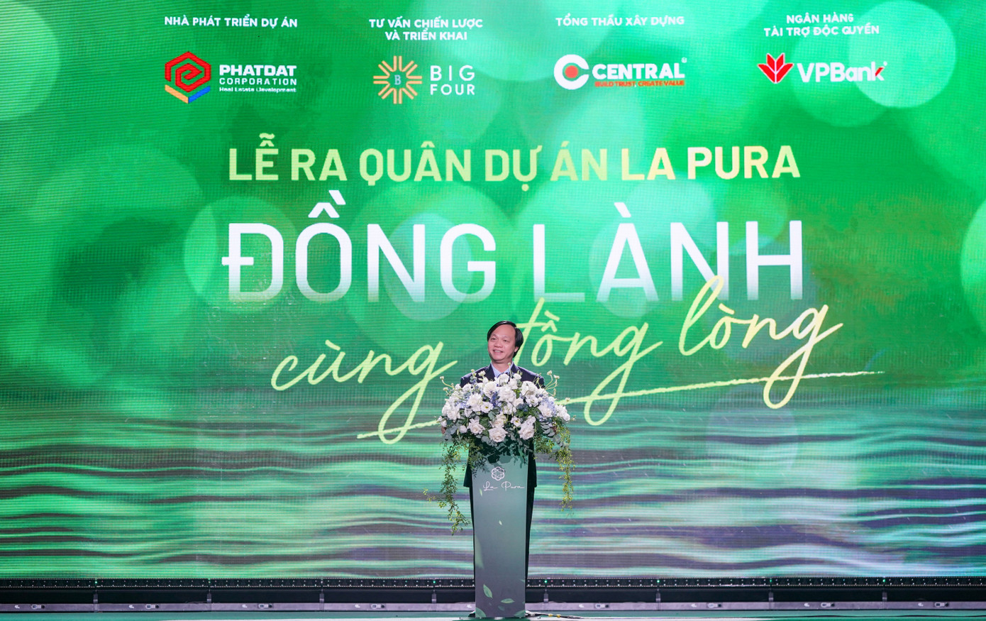 Ông Bùi Quang Anh Vũ - Thành viên hội đồng quản trị kiêm Tổng giám đốc Công ty CP Phát triển BĐS Phát Đạt phát biểu tại Lễ ra quân thành phố dưỡng lành La Pura với vai trò là nhà phát triển chính thức dự án