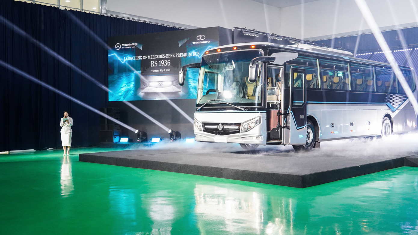 Sản phẩm xe bus cao cấp Mercedes-Benz RS 1936 xuất khẩu sang thị trường Thái Lan