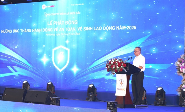 Ông Vũ Anh Phương – Phó Tổng giám đốc EVNNPC phát động tại buổi lễ Ông Vũ Anh Phương – Phó Tổng giám đốc EVNNPC phát động tại buổi lễ