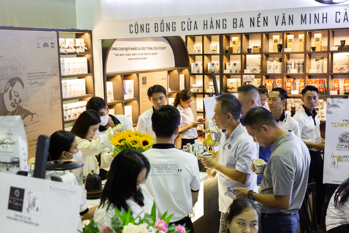 Trung Nguyên E-Coffee được vinh danh Top 5 Thương hiệu Mạnh ASEAN 2025, khẳng định “tiêu chuẩn chất lượng quốc tế” và sự tín nhiệm cao từ nhà đầu tư, đối tác, khách hàng ASEAN và quốc tế. Trung Nguyên E-Coffee được vinh danh Top 5 Thương hiệu Mạnh ASEAN 2025, khẳng định “tiêu chuẩn chất lượng quốc tế” và sự tín nhiệm cao từ nhà đầu tư, đối tác, khách hàng ASEAN và quốc tế.