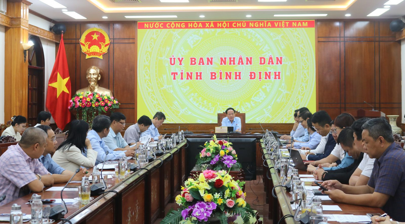 1. Cuộc họp về tình hình hoạt động, triển khai thực hiện các KCN và một số CCN trọng điểm trên địa bàn tỉnh Bình Định. 1. Cuộc họp về tình hình hoạt động, triển khai thực hiện các KCN và một số CCN trọng điểm trên địa bàn tỉnh Bình Định.