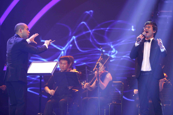 Chàng luật sư tập sự Trần Hữu Kiên gây ấn tượng với màn trình diễn ca khúc Yêu thương mong manh theo phong cách opera. Ảnh: Ân Nguyễn. Chàng luật sư tập sự Trần Hữu Kiên gây ấn tượng với màn trình diễn ca khúc Yêu thương mong manh theo phong cách opera. Ảnh: Ân Nguyễn