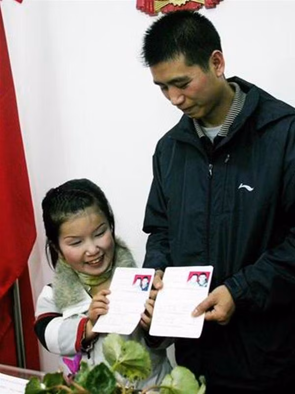 Cặp uyên ương trong lễ đăng ký kết hôn Cặp uyên ương trong lễ đăng ký kết hôn