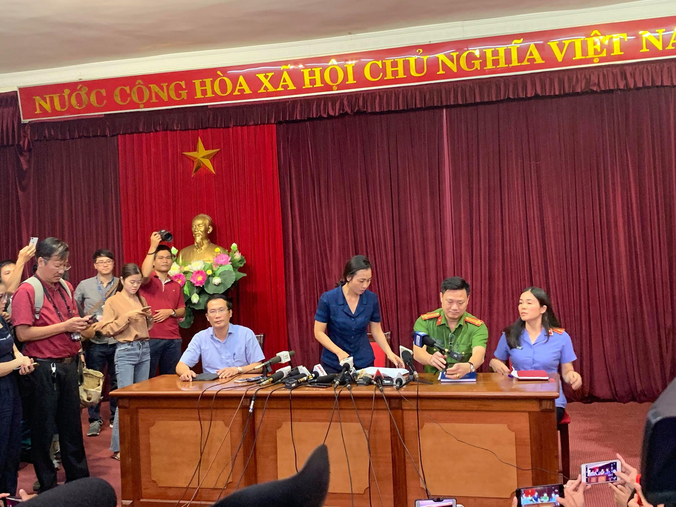 Học sinh tử vong trên ôtô đưa đón: Trường Gateway tự 'gắn mác' quốc tế? ảnh 8