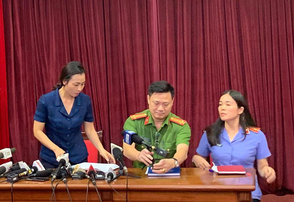 Bé trai tử vong trên xe đưa đón vì bị bỏ quên suốt 9 giờ đồng hồ ảnh 2 Bé trai tử vong trên xe đưa đón vì bị bỏ quên suốt 9 giờ đồng hồ ảnh 2