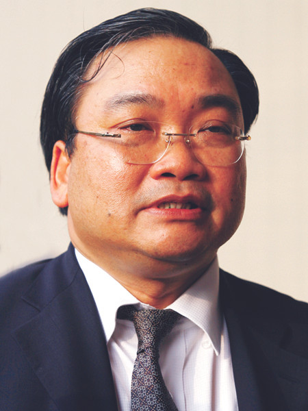 Phó Thủ tướng Hoàng Trung Hải (52 tuổi), quê Thái Bình, thạc sĩ, Ủy viên Trung ương Đảng. Phó Thủ tướng Hoàng Trung Hải (52 tuổi), quê Thái Bình, thạc sĩ, Ủy viên Trung ương Đảng