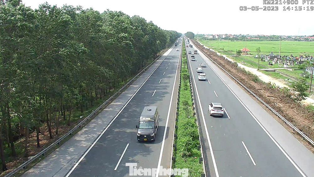 Tính tới 15h ngày 3/5, cao tốc Cầu Giẽ - Ninh Bình mới phục vụ khoảng 60 nghìn lượt phương tiện, gần bằng 1 nửa so với hôm qua (ngày 2/5).