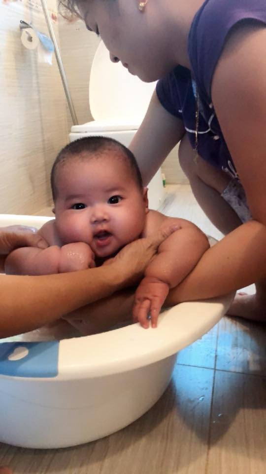 Diễn viên hài Chiến Thắng khoe ảnh con trai út với vợ thứ 3 ảnh 5