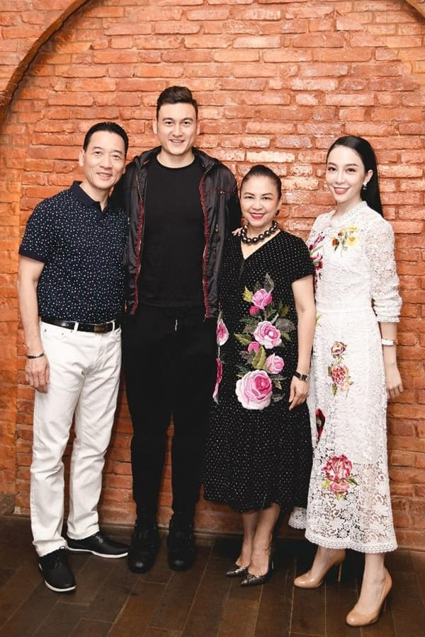 Linh Nga bùi ngùi tiễn em họ Đặng Văn Lâm đi Hà Nội chuẩn bị Asian Cup ảnh 5