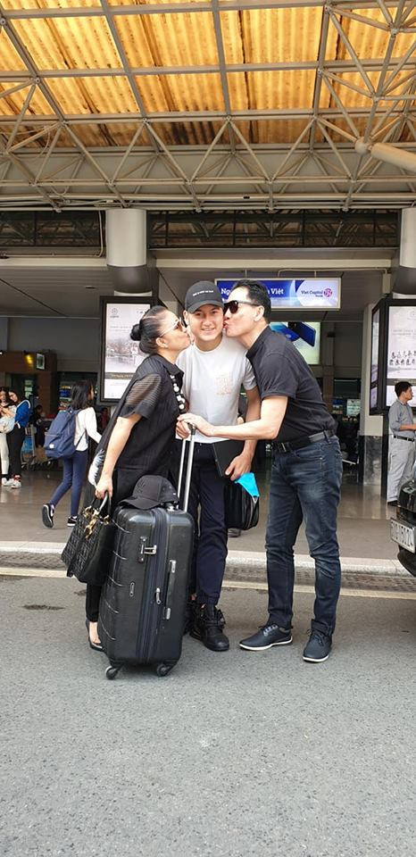 Linh Nga bùi ngùi tiễn em họ Đặng Văn Lâm đi Hà Nội chuẩn bị Asian Cup ảnh 8