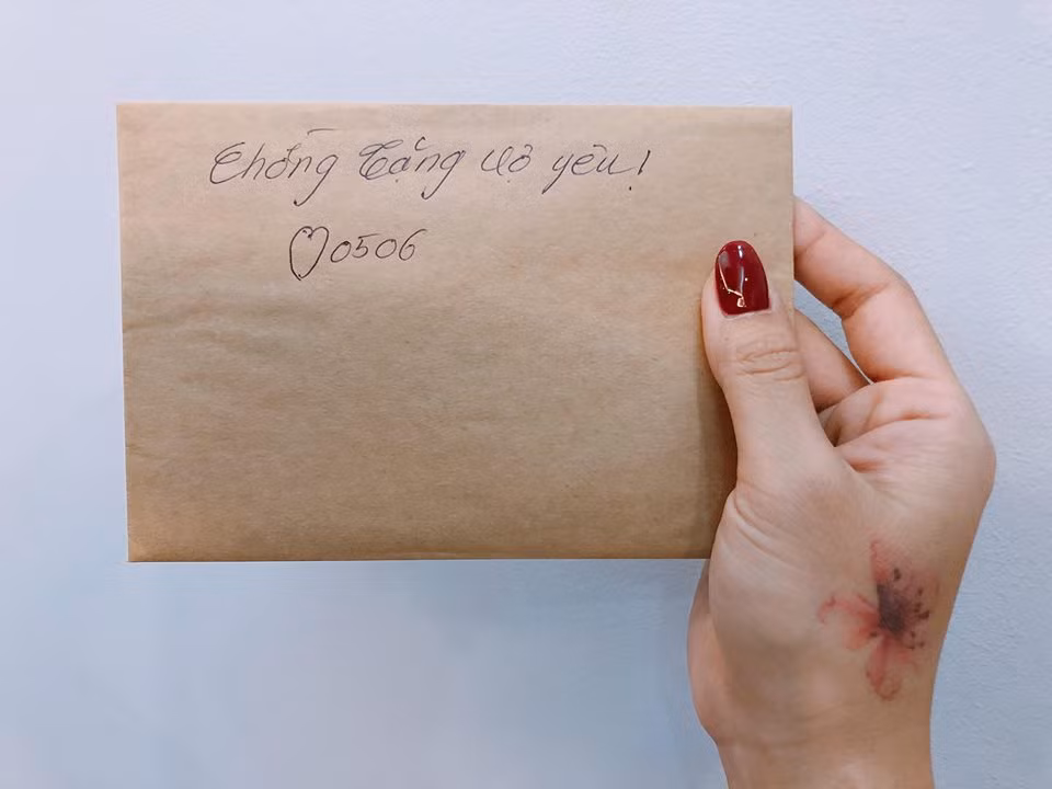 Được chồng tặng cả trăm triệu, MC Hoàng Linh nói gì? ảnh 1
