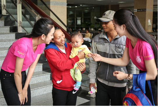 Những xúc cảm chân thực từ dự án nhân ái của thí sinh HHVN 2018 ảnh 12