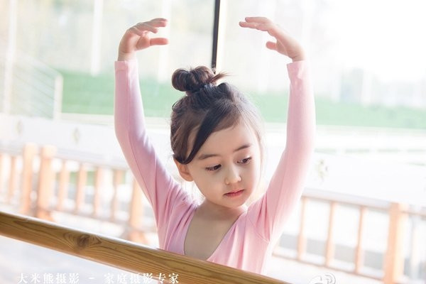 Showbiz 12/8: Lý do bất ngờ khiến Hà Hồ đang hát phải xin dừng ngay ảnh 5