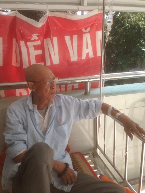 Khán giả sốc khi biết tin nghệ sĩ Lê Bình bị ung thư phổi ảnh 1