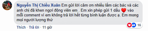 Nghệ sĩ Chiều Xuân vác cờ đi 'bão' ăn mừng bóng đá gây sốt ảnh 3