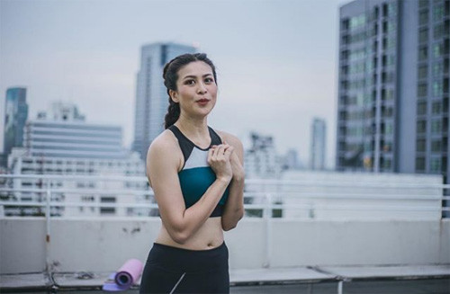 Cuộc sống của Á hậu Thái Lan trước khi tử nạn cùng Chủ tịch Leicester ảnh 14