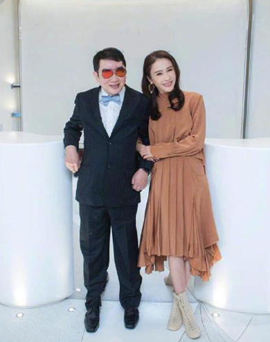 Lê Tư chia sẻ ảnh em trai đứng dậy sau 10 năm tàn phế gây xúc động ảnh 1