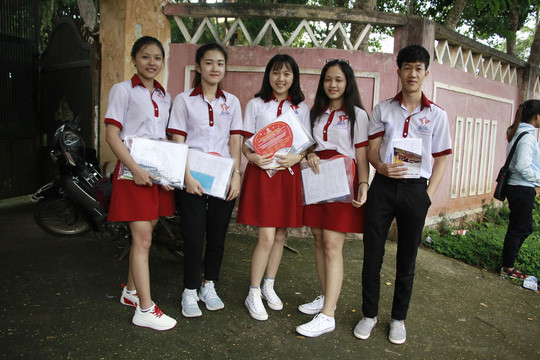 Nữ sinh bị cưa chân làm bài thi THPT Quốc gia ra sao? ảnh 2