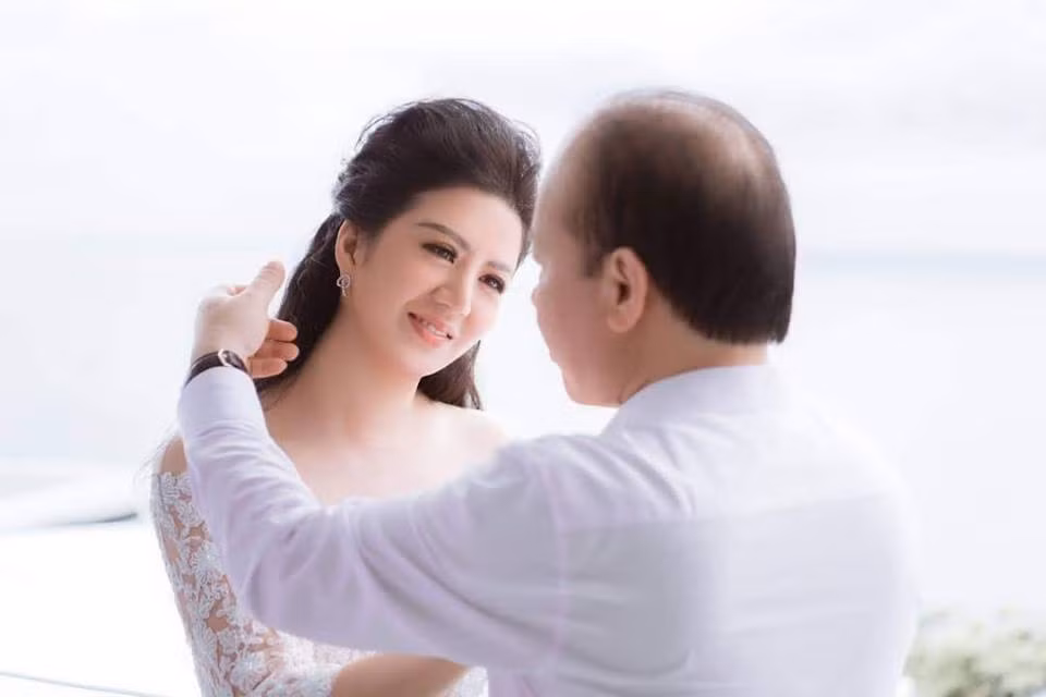 Đinh Hiền Anh lần đầu tiết lộ về chồng thứ trưởng mới cưới ảnh 1