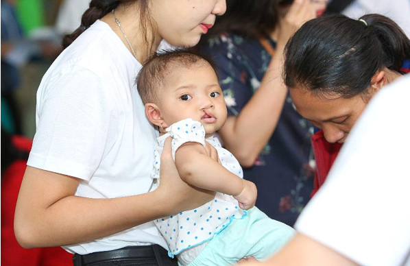 Những xúc cảm chân thực từ dự án nhân ái của thí sinh HHVN 2018 ảnh 4