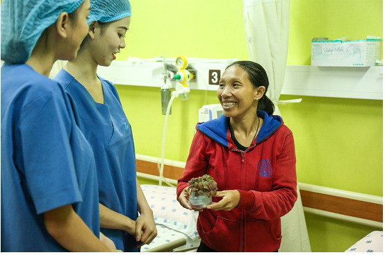 Những xúc cảm chân thực từ dự án nhân ái của thí sinh HHVN 2018 ảnh 13