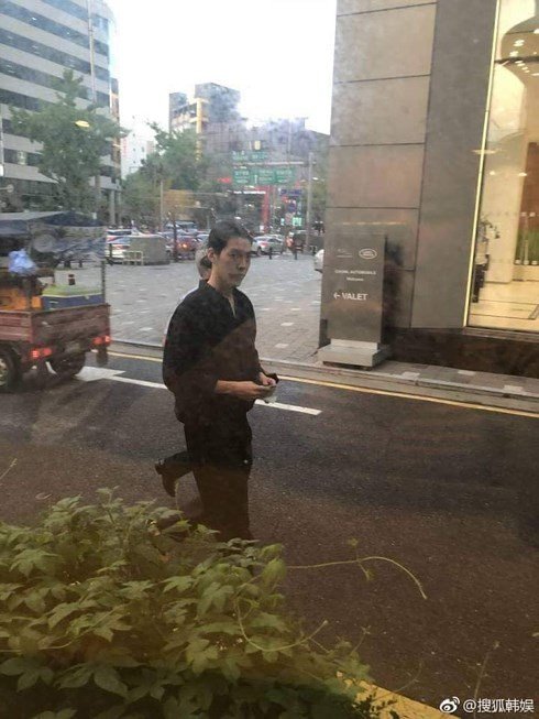 Showbiz 10/8: Lộ diện con rơi 11 tuổi của Châu Tinh Trì với fan cuồng? ảnh 2