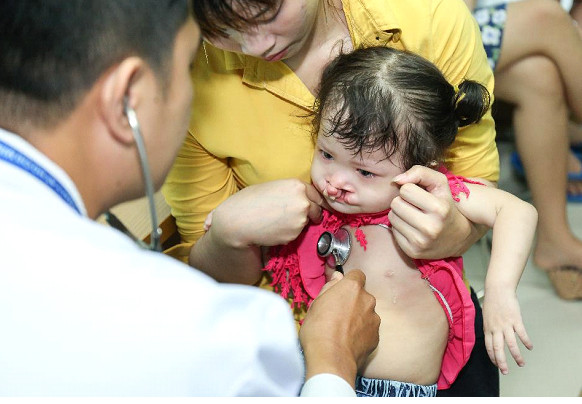 Những xúc cảm chân thực từ dự án nhân ái của thí sinh HHVN 2018 ảnh 11