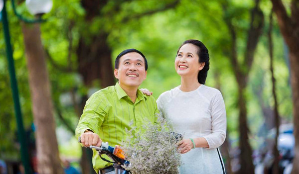 Bất ngờ ảnh 'ngố tàu' cách đây 40 năm của vợ chồng Lan Hương-Đỗ Kỷ ảnh 7