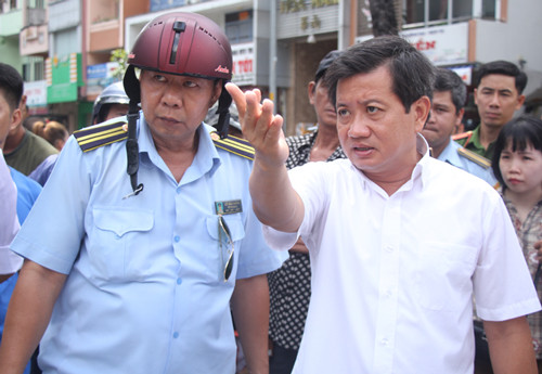 Ông Đoàn Ngọc Hải xuống đường dẹp vỉa hè, kiểm tra PCCC ảnh 3