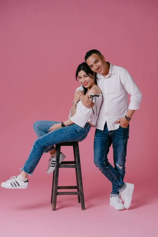 MC Hoàng Linh khoe body gợi cảm với hình xăm bông hồng 'khủng' ở đùi ảnh 7