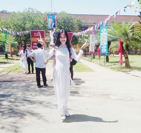 Hoa hậu Việt Nam 2018 Trần Tiểu Vy có điểm trung bình lớp 12 trên 8 ảnh 3