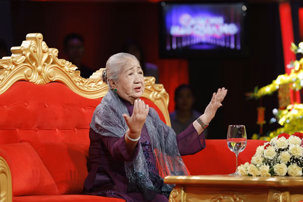 Showbiz 24/6: Cảnh nóng khiến mỹ nhân 'Gạo nếp gạo tẻ' hãi... đến già ảnh 8