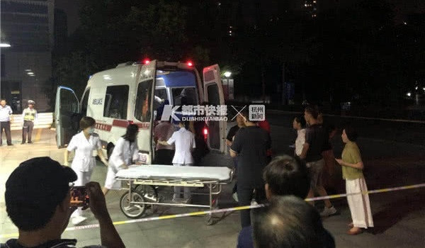 Showbiz 2/8: Sốc với lý do cô gái dao kéo để có vòng ngực hơn 1m ảnh 7