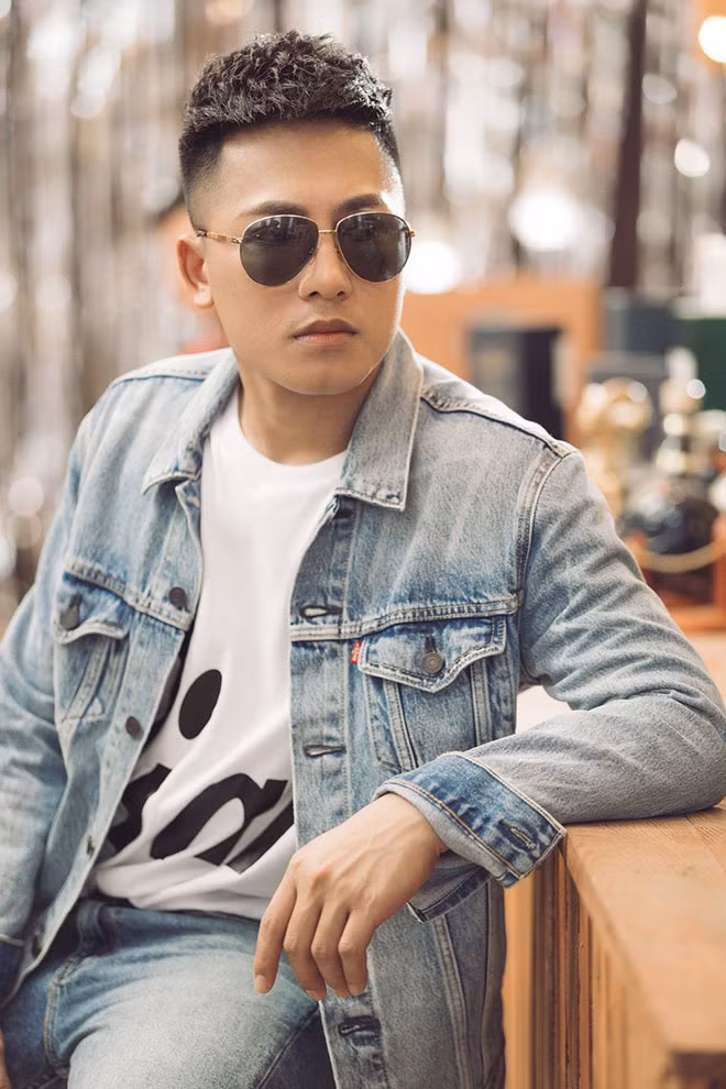 Showbiz 6/7: Mối tình 'ông cháu' của Á hậu 9X lại gây tranh cãi? ảnh 8