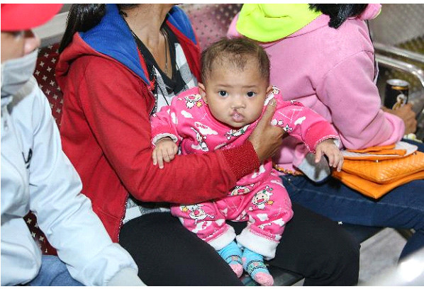 Những xúc cảm chân thực từ dự án nhân ái của thí sinh HHVN 2018 ảnh 3