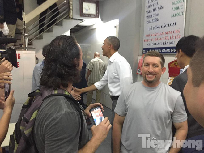 Ông Obama thưởng thức bún chả Hà Nội ảnh 28