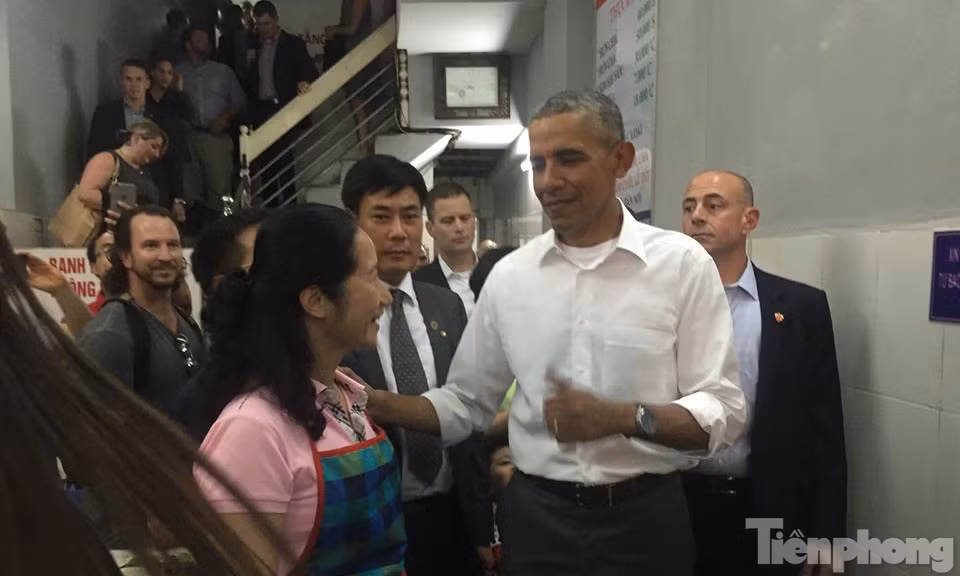 Ông Obama thưởng thức bún chả Hà Nội ảnh 15