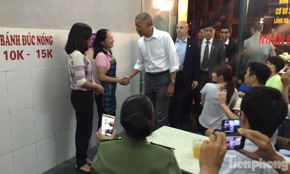 Ông Obama thưởng thức bún chả Hà Nội ảnh 26