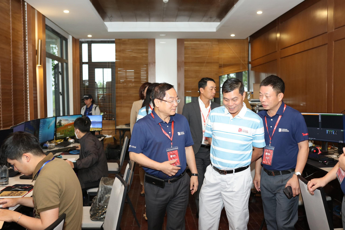 Ông Nguyễn Văn Tùng - Phó Bí thư Thành ủy, Chủ tịch UBND thành phố Hải Phòng thăm hỏi, động viên đội ngũ phóng viên, báo chí, truyền thông Giải Vô địch Golf Quốc gia 2022 - Cúp VinFast