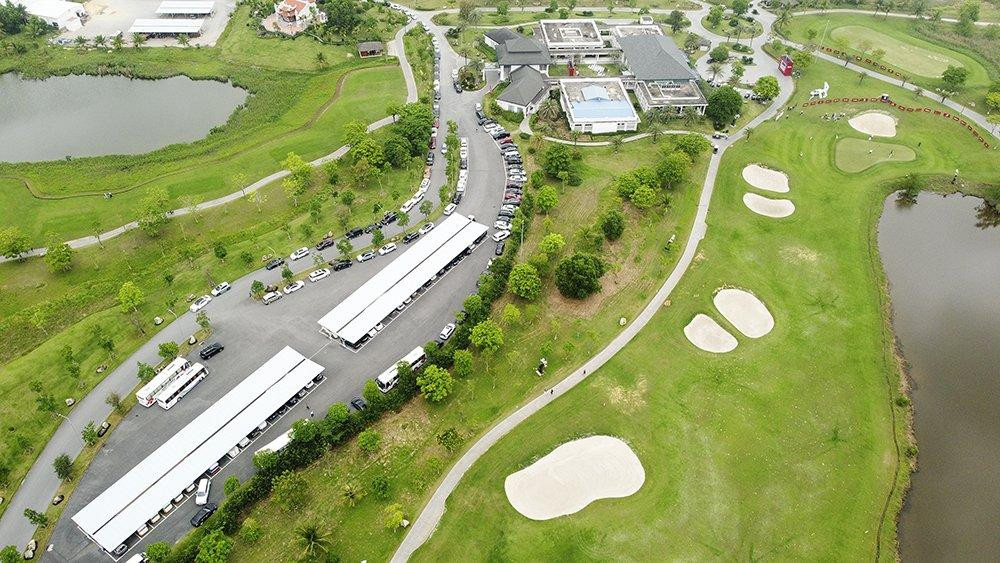 Bên cạnh sân golf chất lượng quốc tế, Vinpearl Golf Hải Phòng còn có khu vực club house sang trọng, hiện đại; sân tập tiêu chuẩn dài 300 yard, rộng 80 yard cùng 2 khu tập putt, bunker