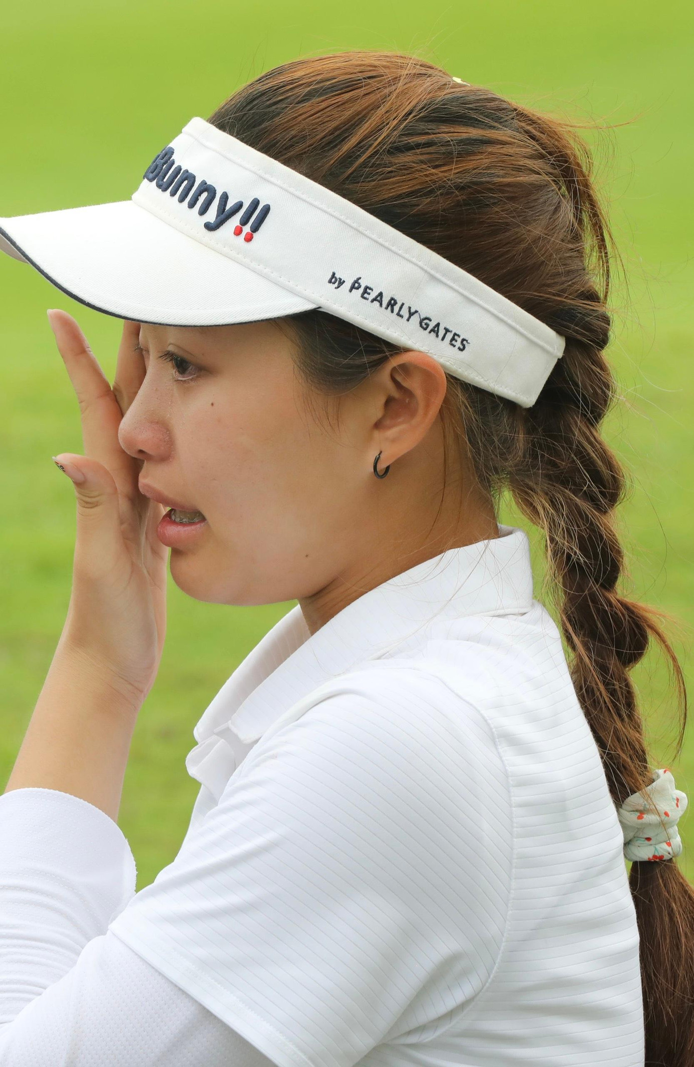 Golfer 14 tuổi không cầm được nước mắt