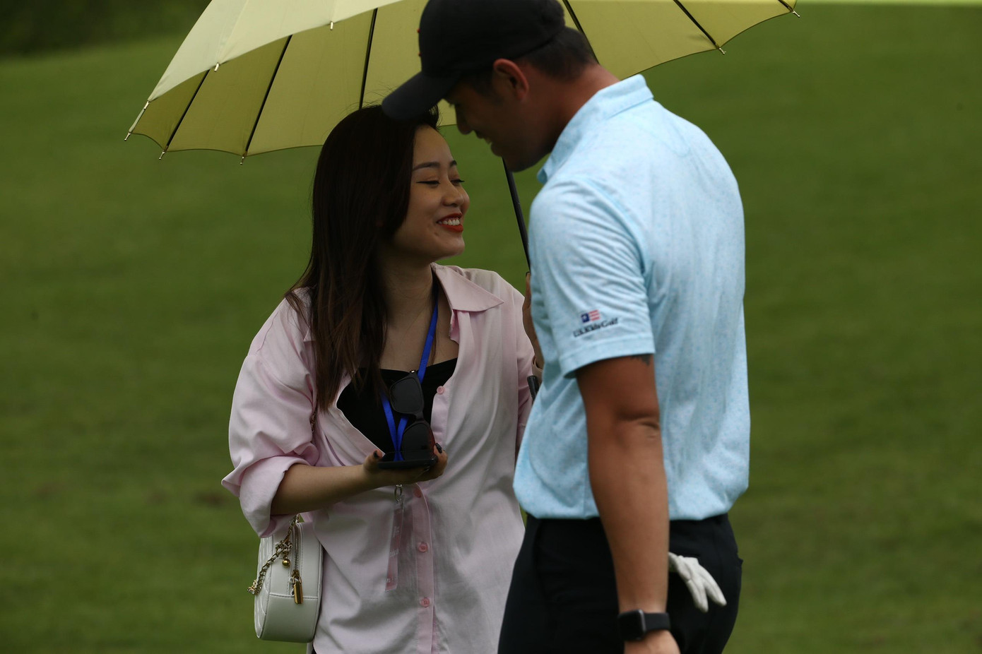 Golfer Nguyễn Huy Thắng chia sẻ niềm vui cùng bạn gái ngay trên sân Vinpearl Golf Hải Phòng Golfer Nguyễn Huy Thắng chia sẻ niềm vui cùng bạn gái ngay trên sân Vinpearl Golf Hải Phòng