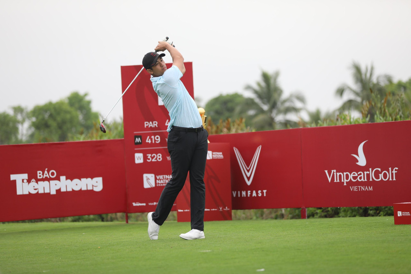 Anh chỉ được biết đến với việc từng nhiều lần làm caddie cho em gái ở các giải golf đỉnh cao trong nước Anh chỉ được biết đến với việc từng nhiều lần làm caddie cho em gái ở các giải golf đỉnh cao trong nước