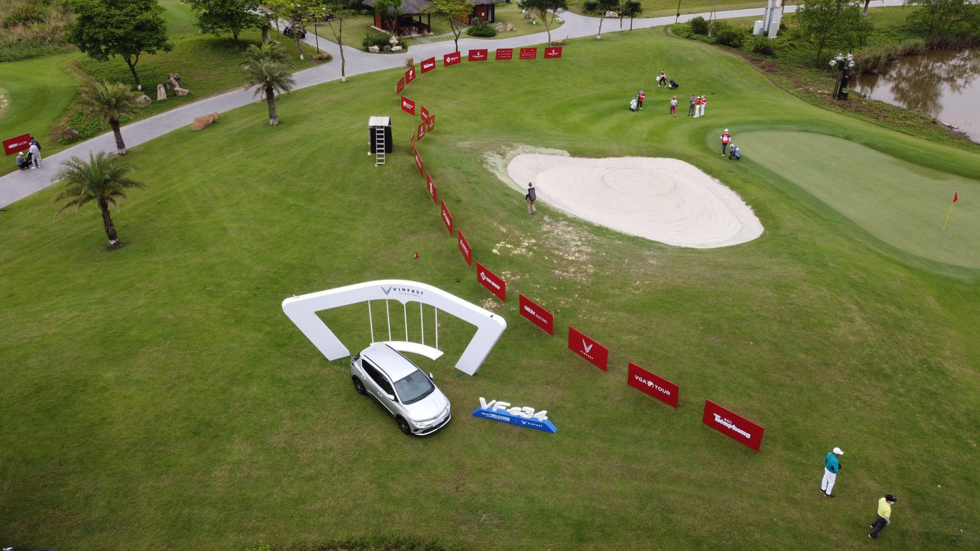 Được thiết kế và vận hành bởi công ty IMG WorldWide, Vinpearl Golf Hải Phòng xây dựng trên khu đầm lầy với quy mô 36 hố với 2 sân golf riêng biệt: 18 hố sân Hồ (Lake Course) và 18 hố sân Đầm lầy (Marsh Course)