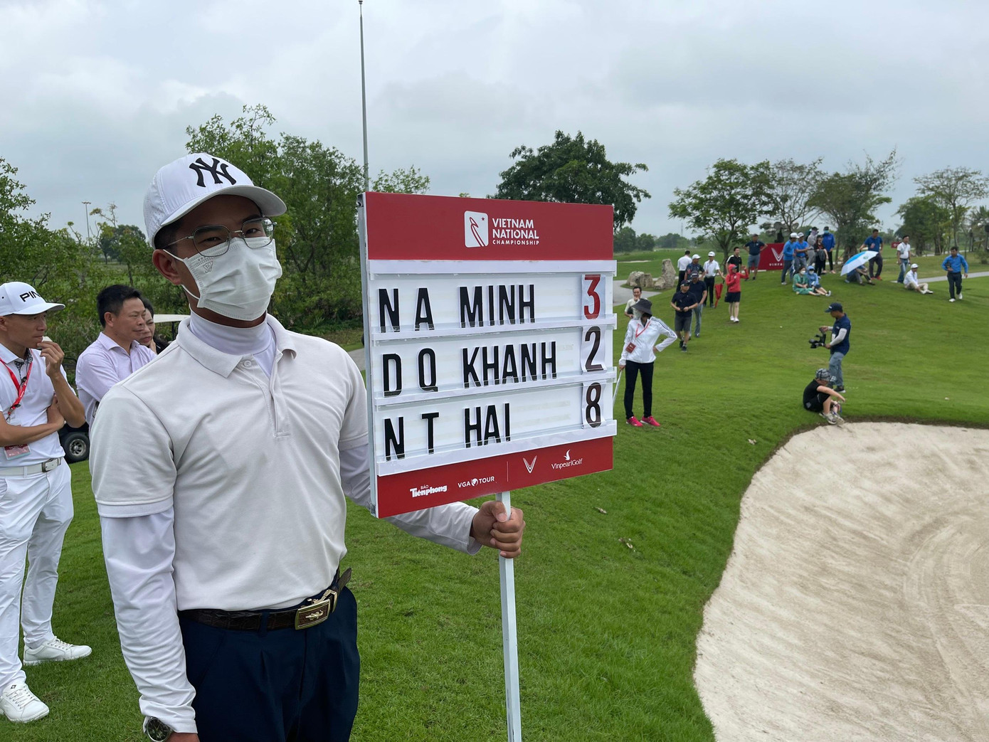 Số gậy của các golfer nhóm đấu thứ 14 tính đến trước hố số 16