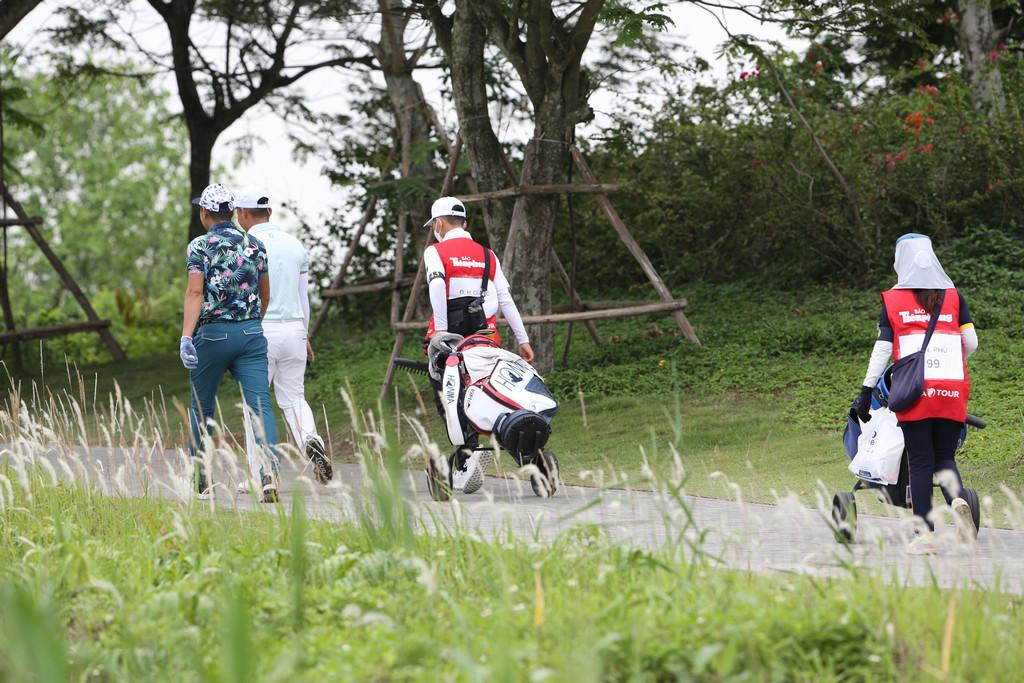 NÓNG: Xuất hiện hole in one đầu tiên tại Giải Vô địch Golf Quốc gia 2022 - Cúp VinFast ảnh 35